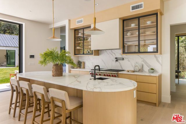 1749 Mandeville Lane, Los Angeles, CA 90049