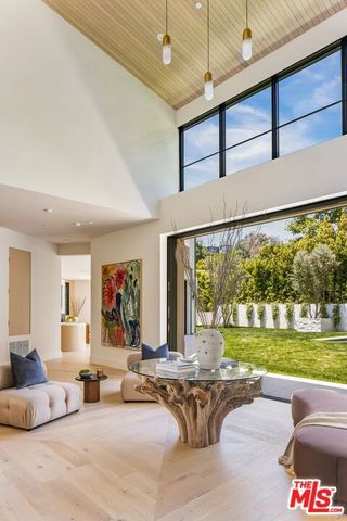 1749 Mandeville Lane, Los Angeles, CA 90049