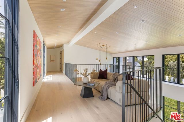 1749 Mandeville Lane, Los Angeles, CA 90049