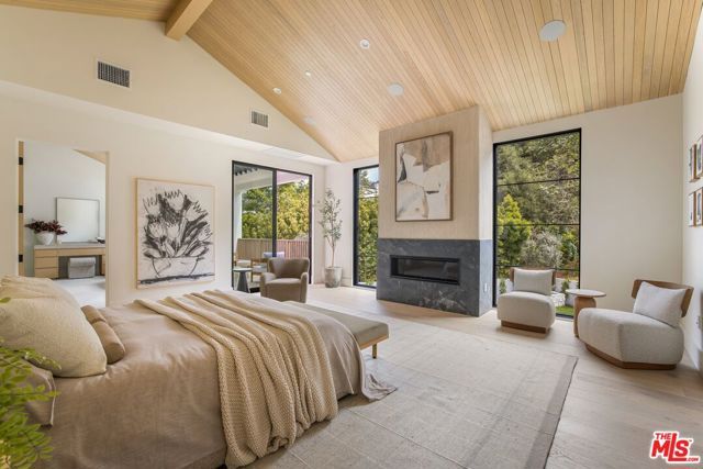 1749 Mandeville Lane, Los Angeles, CA 90049