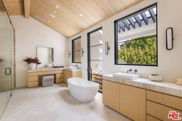 1749 Mandeville Lane, Los Angeles, CA 90049