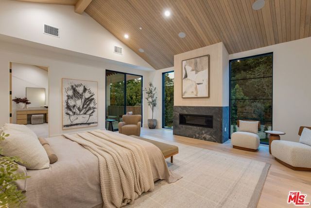 1749 Mandeville Lane, Los Angeles, CA 90049