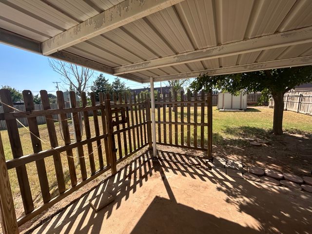 604 N Elgin Avenue, Levelland, TX 79336