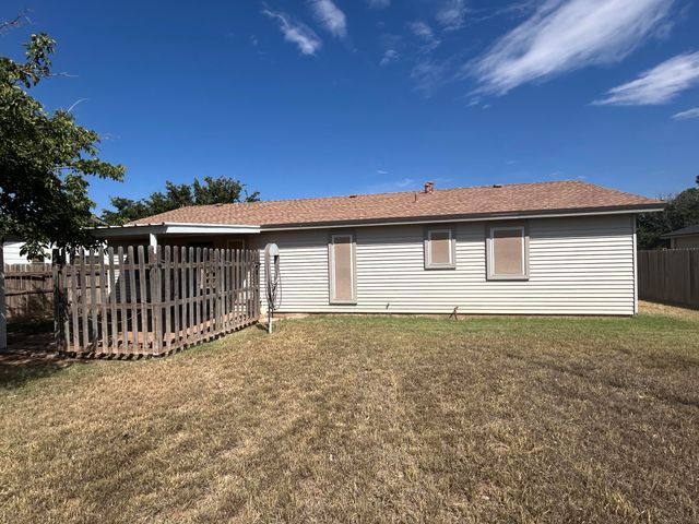 604 N Elgin Avenue, Levelland, TX 79336