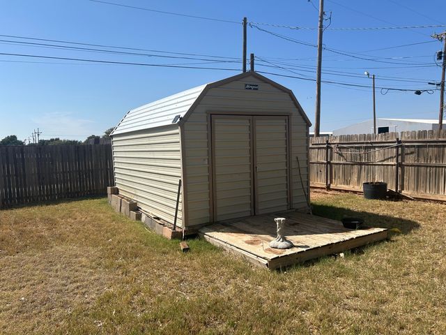 604 N Elgin Avenue, Levelland, TX 79336