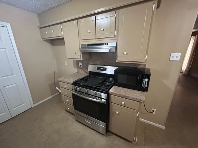 604 N Elgin Avenue, Levelland, TX 79336