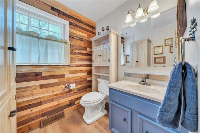 508 Hemlock Shores DR, Goodview, VA 24095