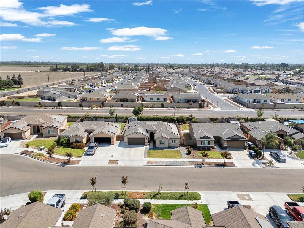 Image 10 of property listing at 2439 Madeline Drive, Hanford, CA 93230