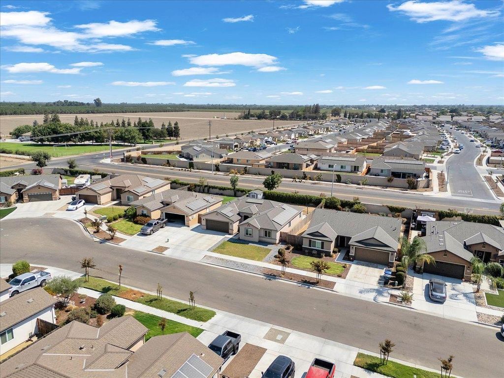 Image 11 of property listing at 2439 Madeline Drive, Hanford, CA 93230