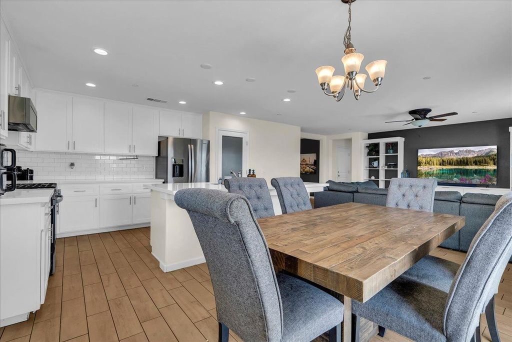 Image 21 of property listing at 2439 Madeline Drive, Hanford, CA 93230