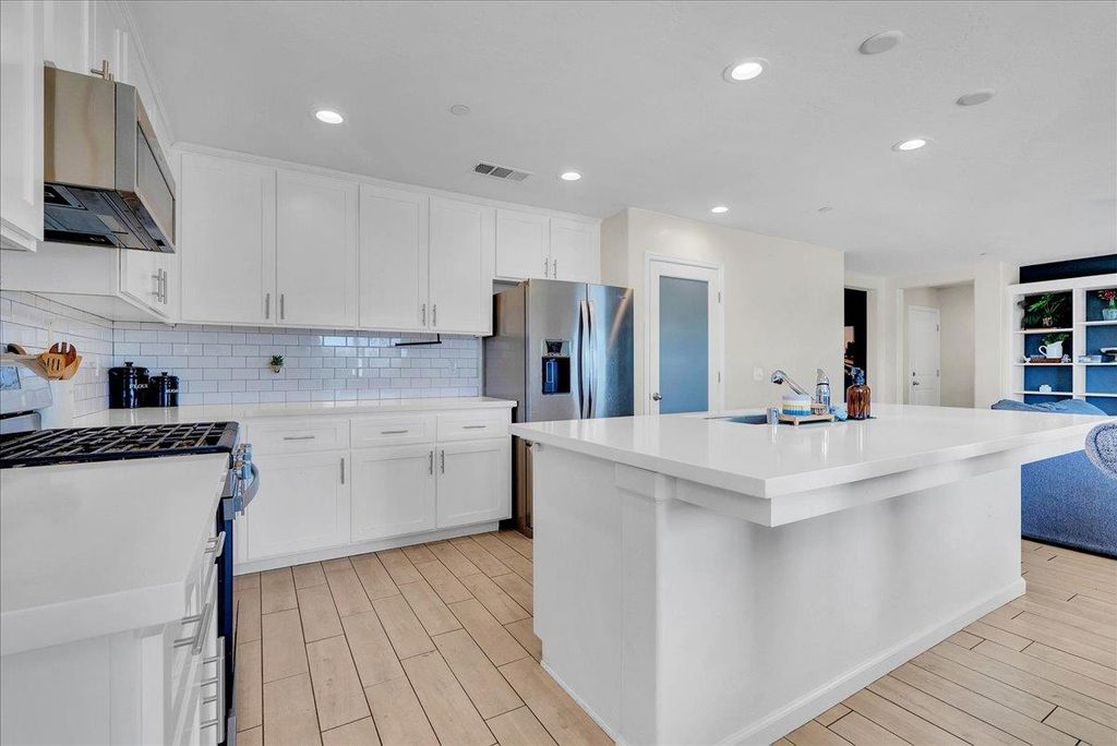 Image 23 of property listing at 2439 Madeline Drive, Hanford, CA 93230