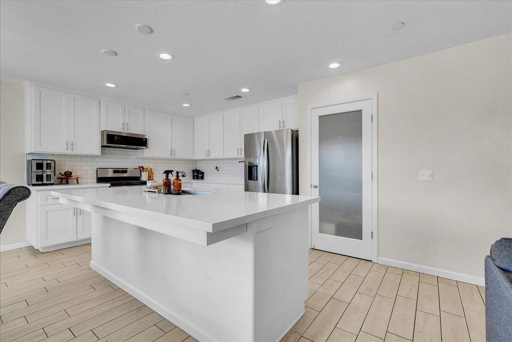 Image 24 of property listing at 2439 Madeline Drive, Hanford, CA 93230