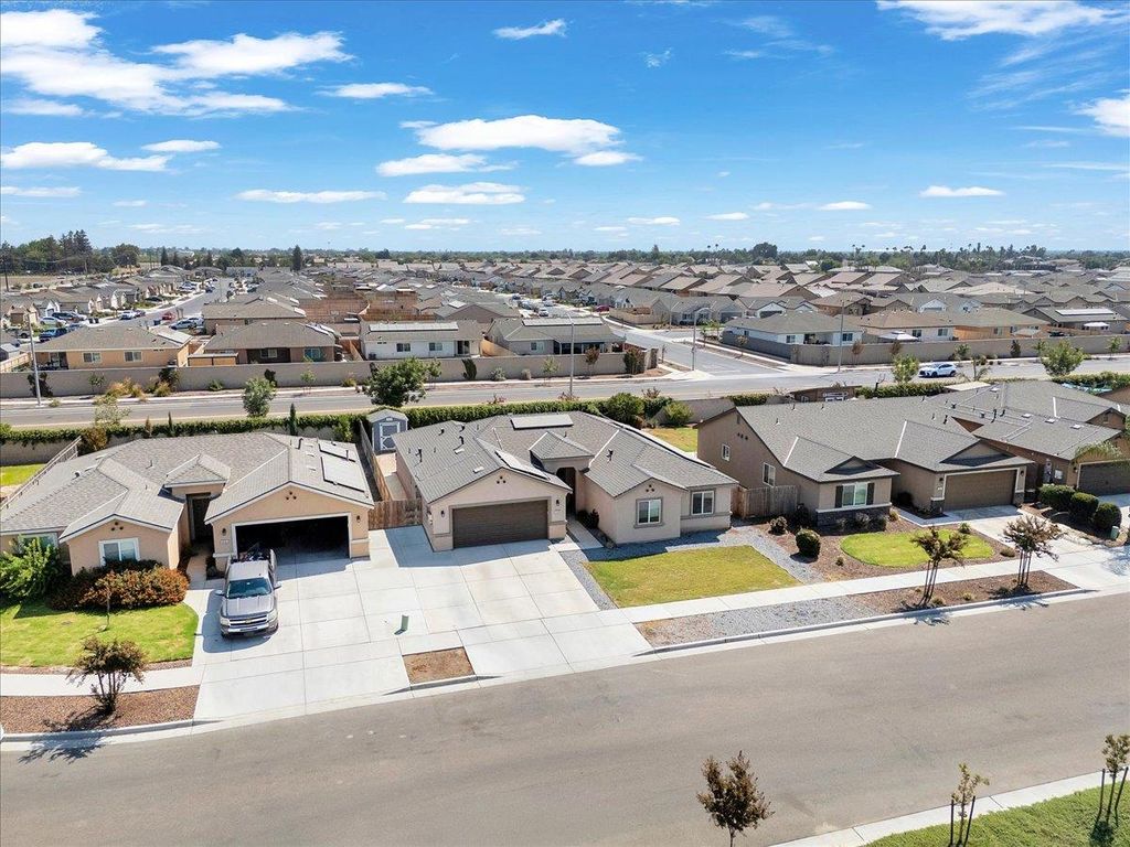 Image 6 of property listing at 2439 Madeline Drive, Hanford, CA 93230