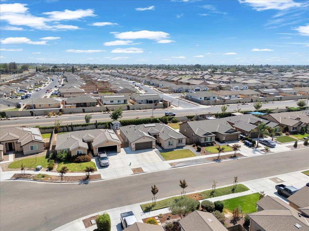 Image 9 of property listing at 2439 Madeline Drive, Hanford, CA 93230