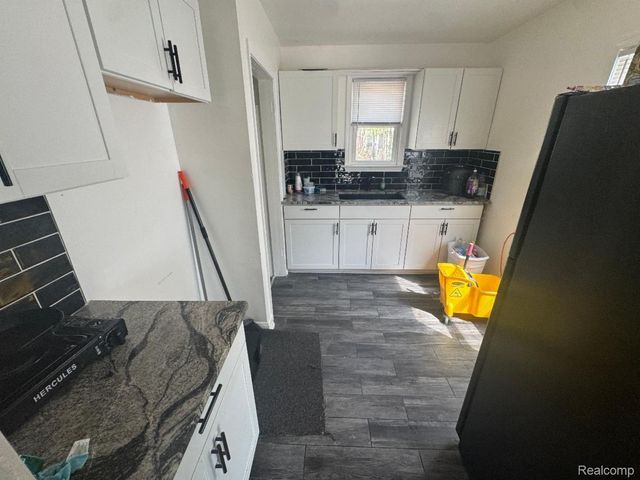 19308 GLASTONBURY Road, Detroit, MI 48219