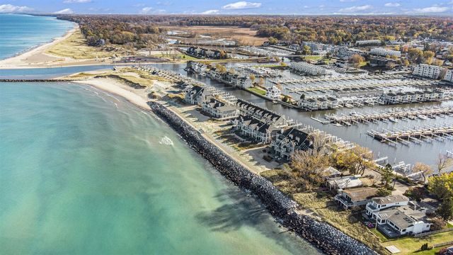 409 Lake Drive 10, New Buffalo, MI 49117