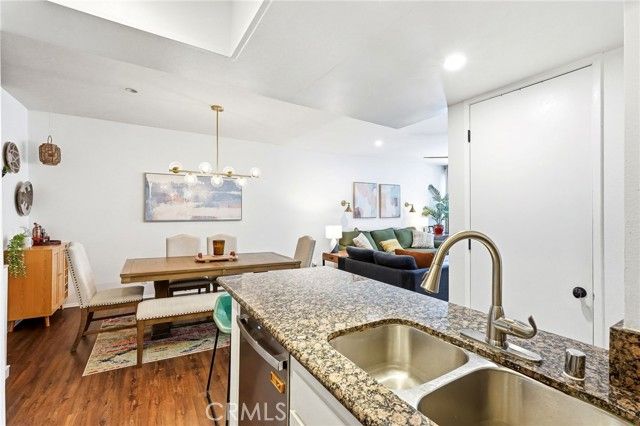 17711 Margate Street 103, Encino (los Angeles), CA 91316