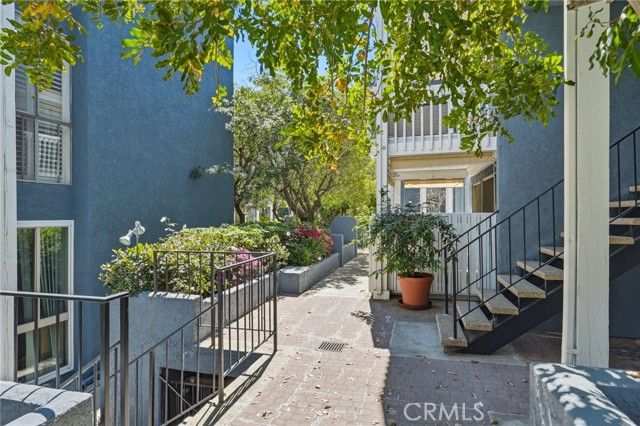 17711 Margate Street 103, Encino (los Angeles), CA 91316