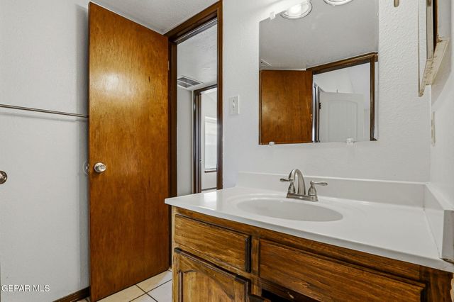 11441 Lake Geneva Drive, El Paso, TX 79936