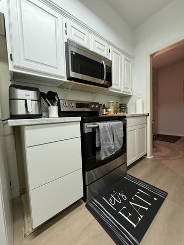 400 Nagle Street 204, College Station, TX 77840