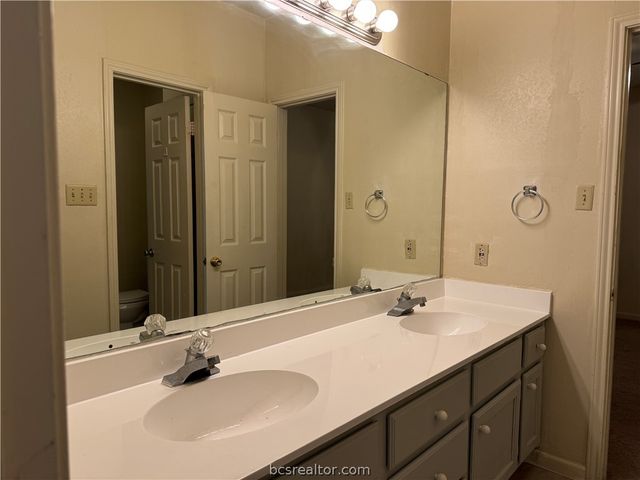 400 Nagle Street 204, College Station, TX 77840