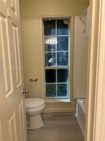 400 Nagle Street 204, College Station, TX 77840