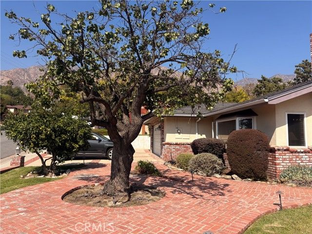 95 W. Laurel Avenue, Sierra Madre, CA 91024