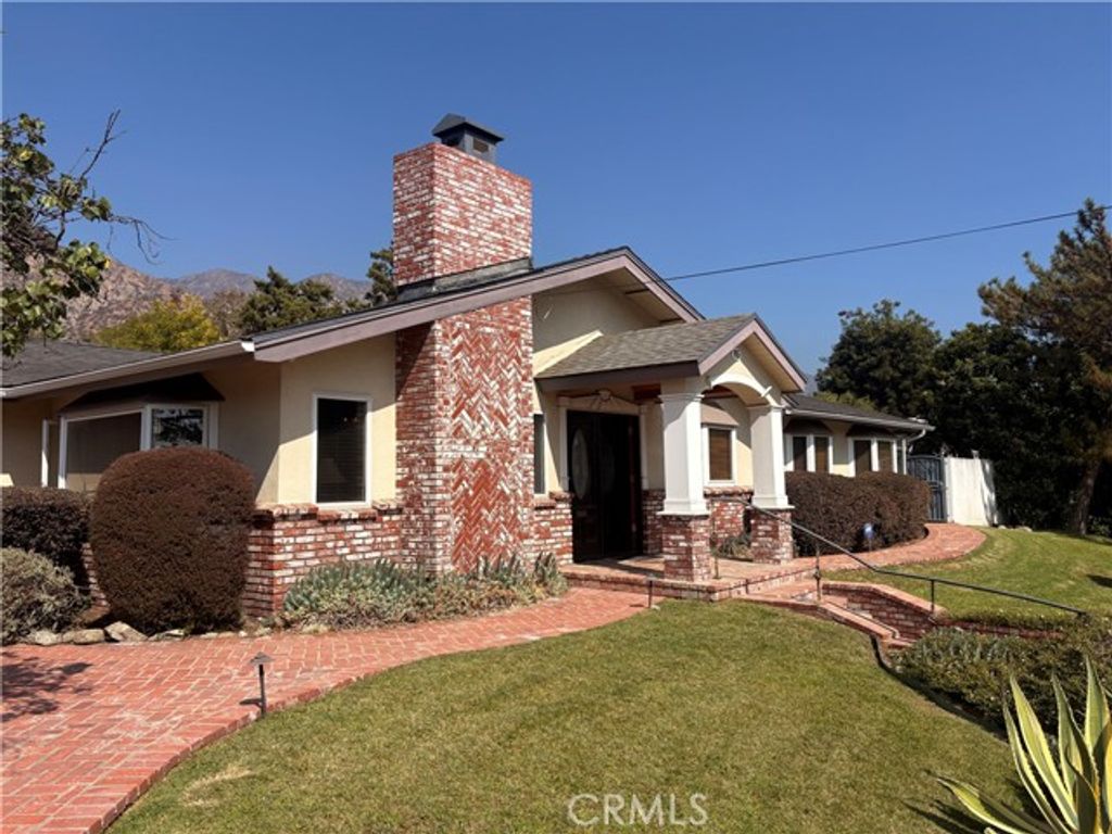 95 W. Laurel Avenue, Sierra Madre, CA 91024