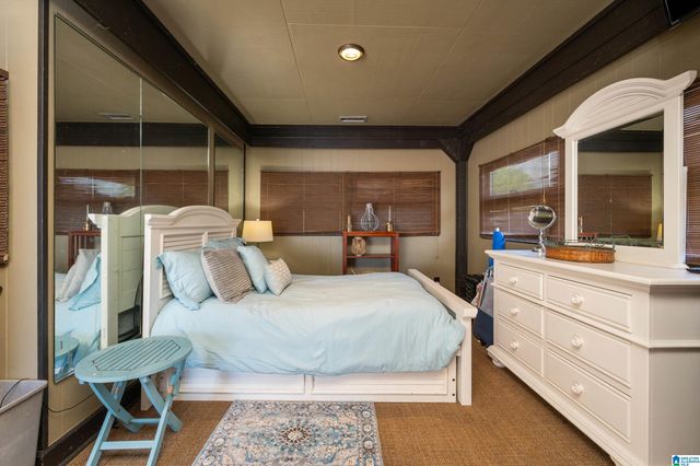 243 ROCK INN POINT, Cropwell, AL 35054