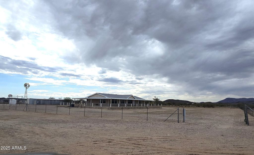 Image 1 of property listing at 2516 S 371ST Avenue, Tonopah, AZ 85354