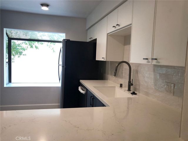 3333 Primera Avenue B, Hollywood Hills East, CA 90068