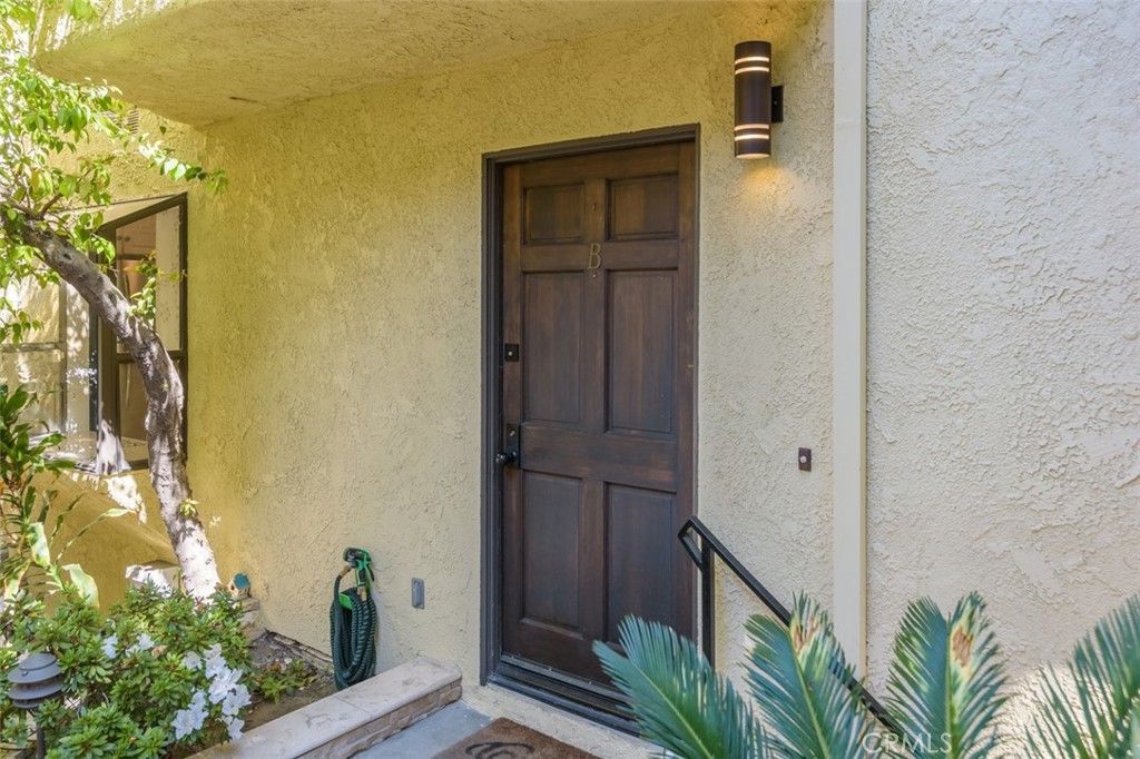 3333 Primera Avenue B, Hollywood Hills East, CA 90068