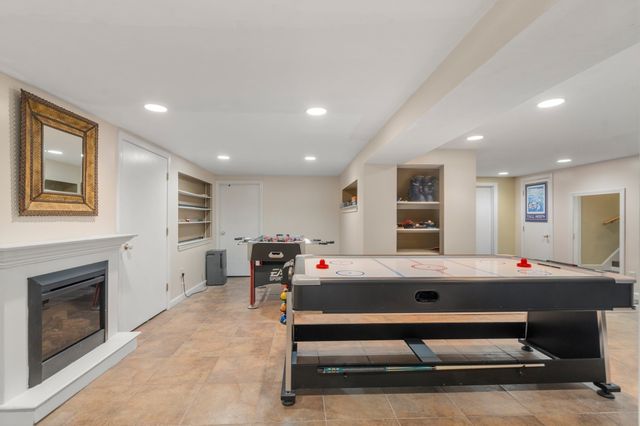 1375 Brush Hill Rd, Milton, MA 02186