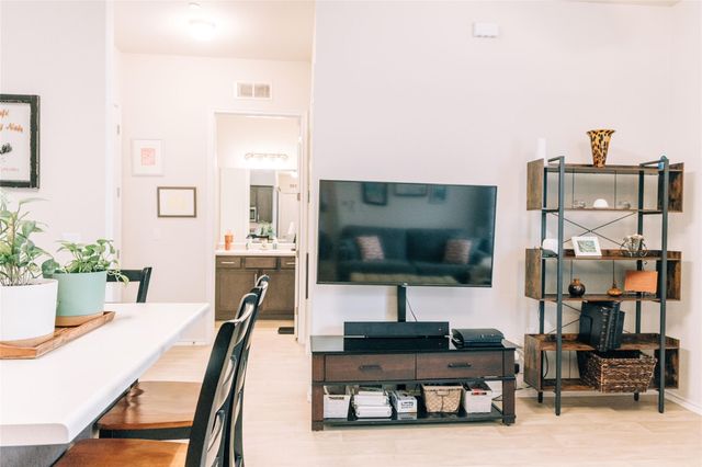 8601 W Gate BLVD 2104, Austin, TX 78745