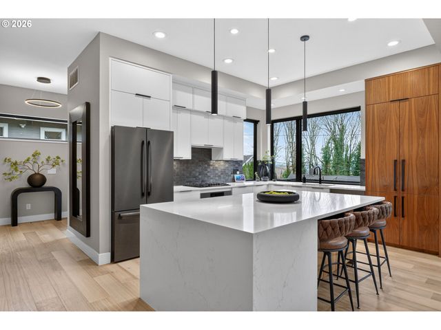 7625 S FULTON PARK Blvd, Portland, OR 97219