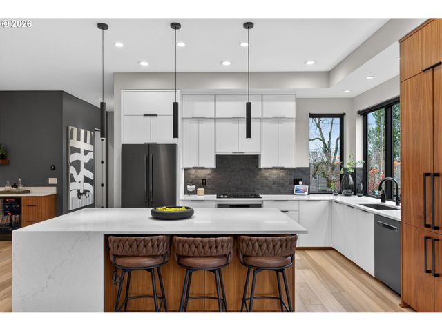 7625 S FULTON PARK Blvd, Portland, OR 97219