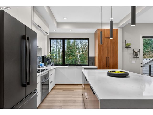 7625 S FULTON PARK Blvd, Portland, OR 97219