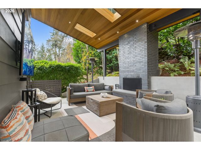 7625 S FULTON PARK Blvd, Portland, OR 97219
