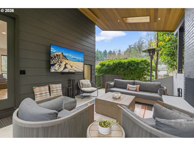 7625 S FULTON PARK Blvd, Portland, OR 97219