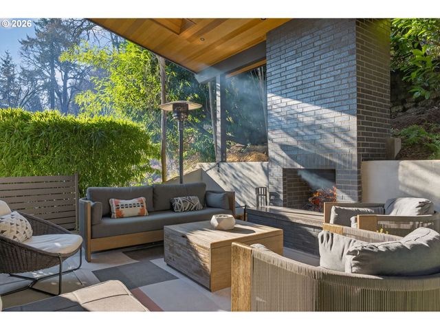 7625 S FULTON PARK Blvd, Portland, OR 97219