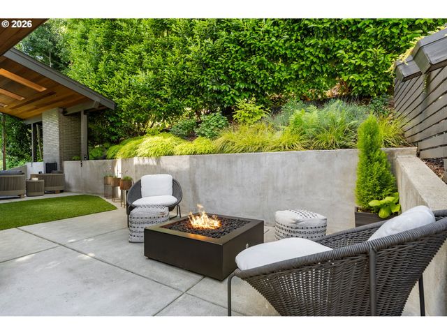 7625 S FULTON PARK Blvd, Portland, OR 97219