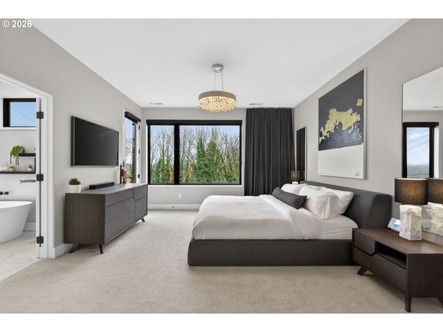 7625 S FULTON PARK Blvd, Portland, OR 97219