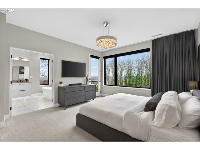 7625 S FULTON PARK Blvd, Portland, OR 97219