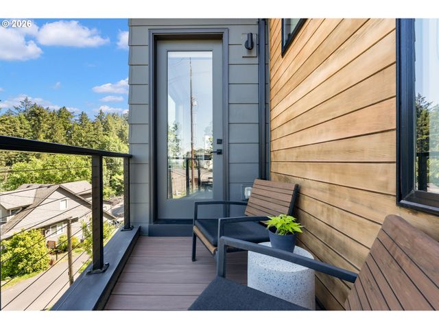 7625 S FULTON PARK Blvd, Portland, OR 97219
