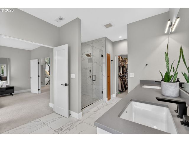 7625 S FULTON PARK Blvd, Portland, OR 97219