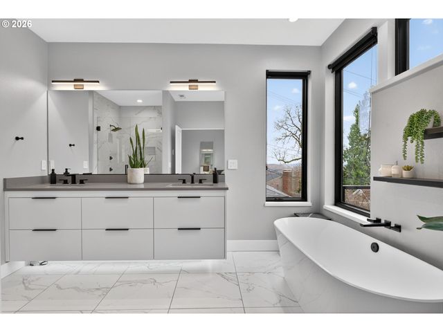 7625 S FULTON PARK Blvd, Portland, OR 97219