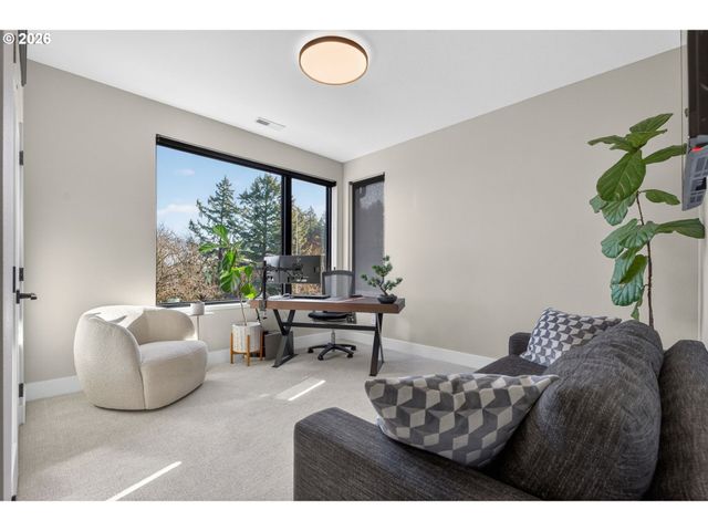 7625 S FULTON PARK Blvd, Portland, OR 97219