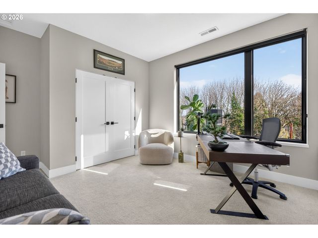 7625 S FULTON PARK Blvd, Portland, OR 97219