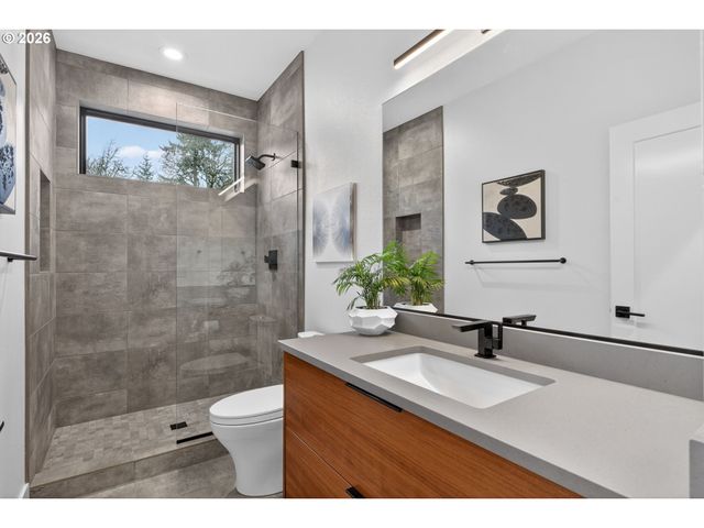 7625 S FULTON PARK Blvd, Portland, OR 97219