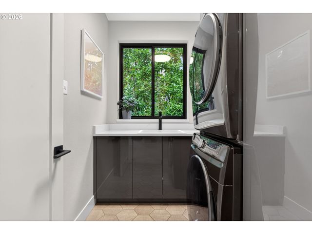 7625 S FULTON PARK Blvd, Portland, OR 97219